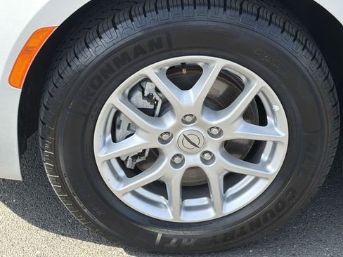 Used 2024 Chrysler Pacifica Touring-L FWD image 17
