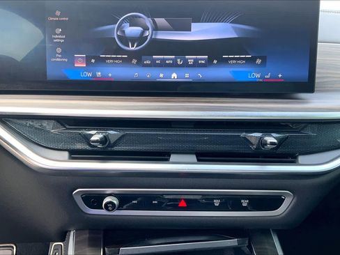 Used 2025 BMW X5 sDrive40i w/ M Sport Package RWD image 33