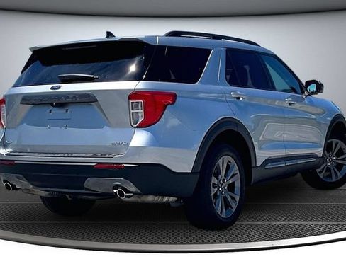 Used 2023 Ford Explorer XLT w/ Equipment Group 202A AWD/4WD image 6
