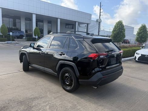 Used 2021 Toyota RAV4 LE FWD image 7