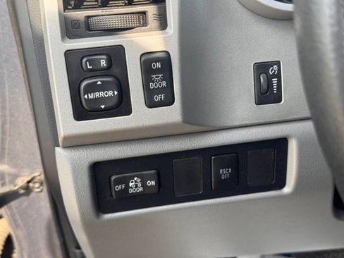 Used 2008 Toyota Tundra 4x4 CrewMax image 17