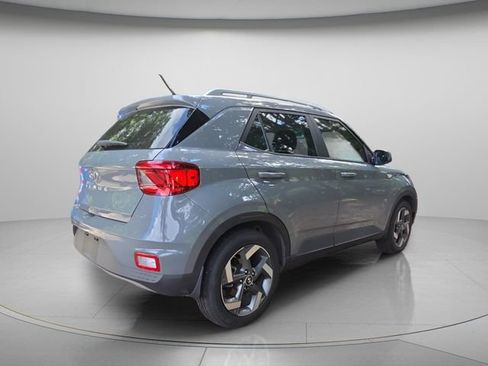 Used 2023 Hyundai Venue SEL FWD image 5