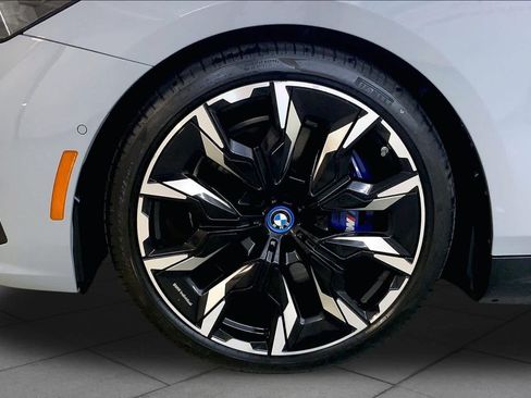 Used 2024 BMW i5 eDrive40i w/ Executive Package RWD image 9