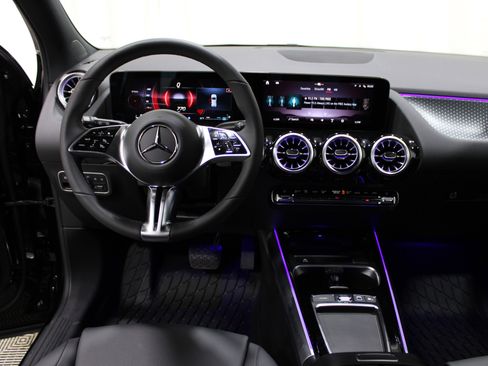 Used 2025 Mercedes-Benz GLA 250 4MATIC image 2