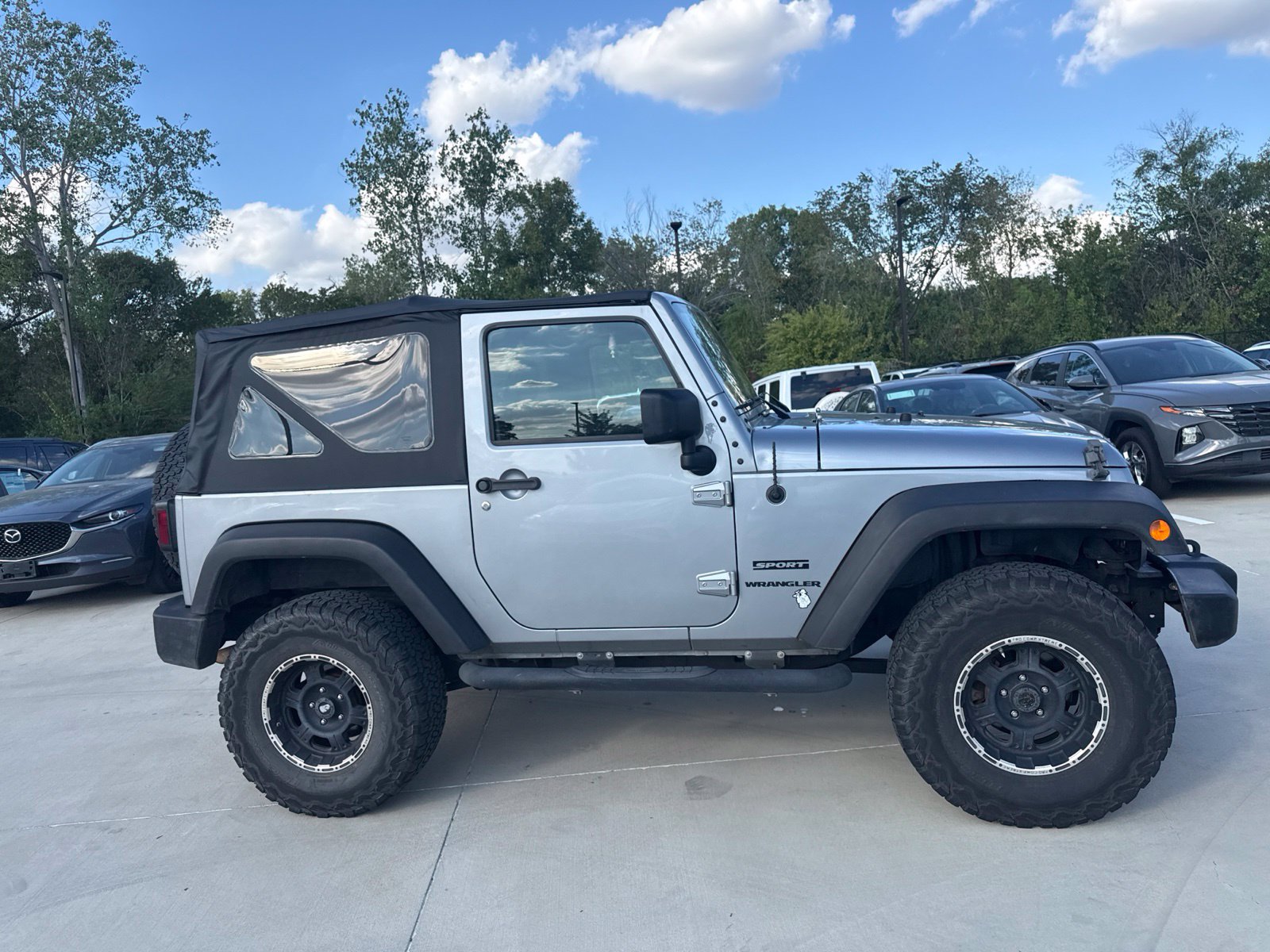 Used 2015 Jeep Wrangler Sport AWD/4WD image 2