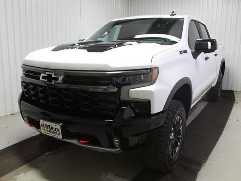 Used 2024 Chevrolet Silverado 1500 ZR2 w/ Technology Package image 3