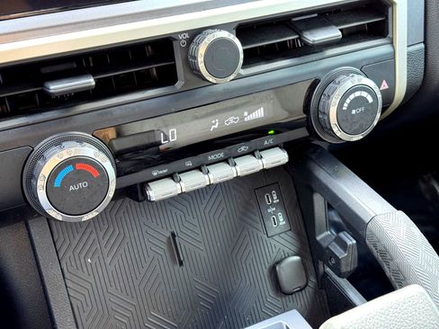 Used 2024 Toyota Tacoma TRD Off-Road image 28