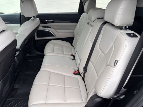 Used 2023 Kia Telluride EX image 18