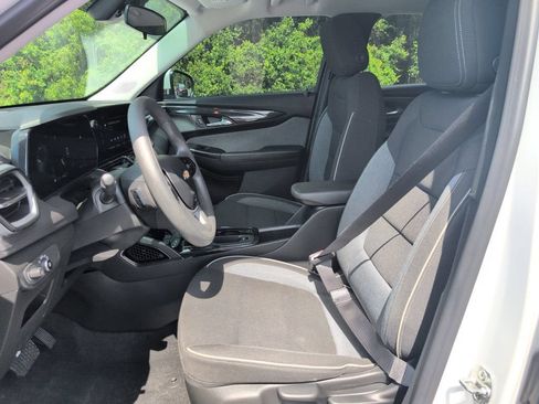 Used 2024 Chevrolet TrailBlazer LT AWD/4WD image 14