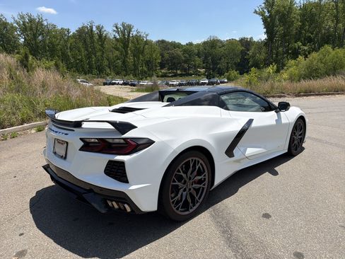 Used 2023 Chevrolet Corvette Stingray Premium Conv w/ Z51 Performance Package RWD image 5