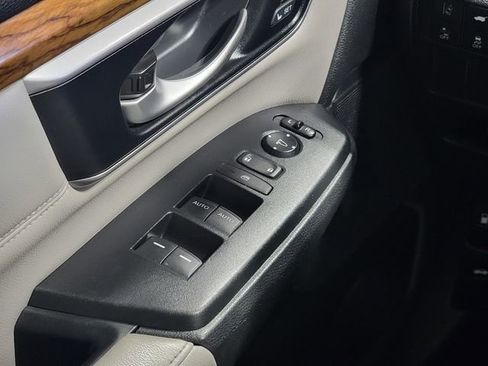 Used 2018 Honda CR-V Touring image 23