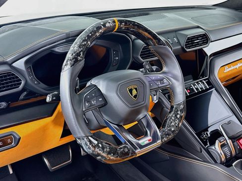 Used 2022 Lamborghini Urus AWD/4WD image 16