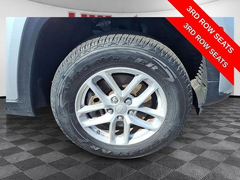 Used 2023 Jeep Grand Cherokee L Laredo AWD/4WD image 7
