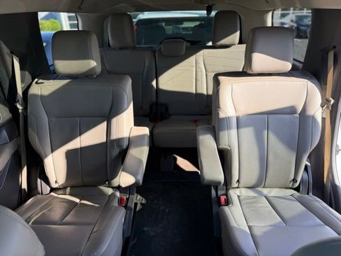 Used 2020 Ford Expedition XLT w/ Equipment Group 202A AWD/4WD image 14