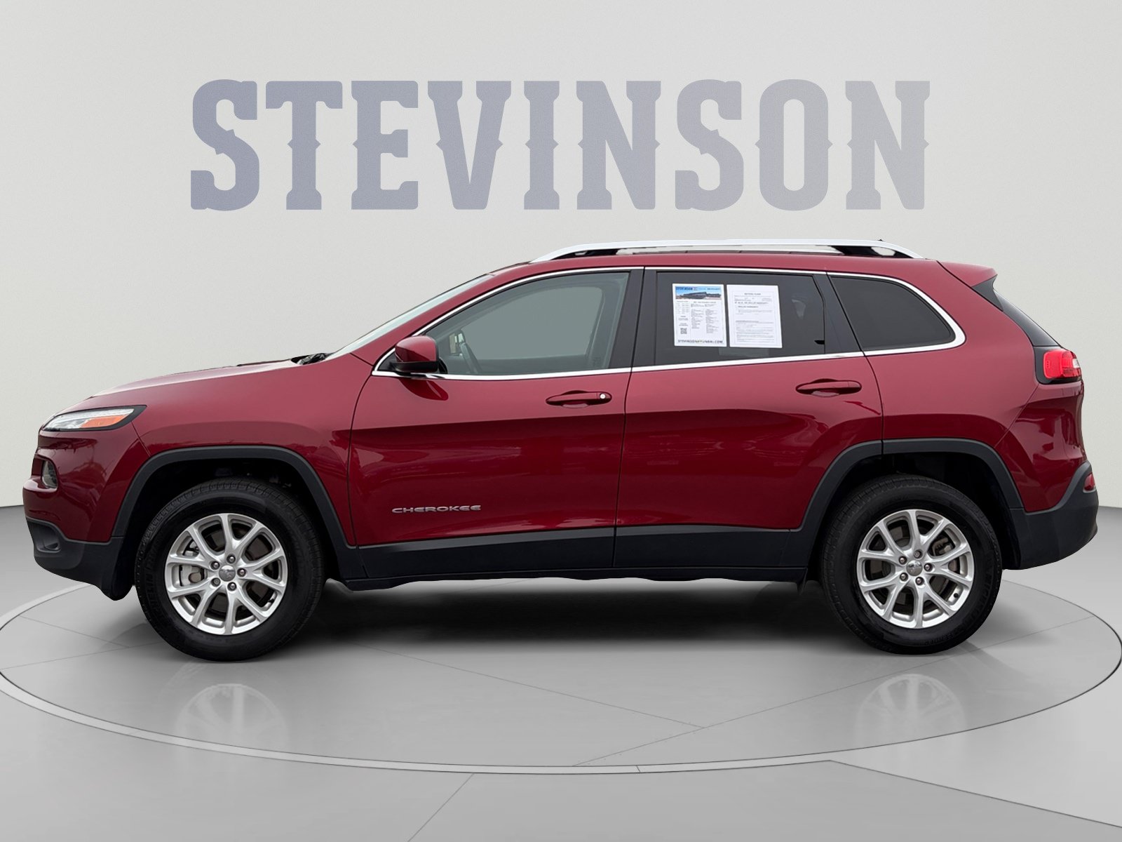 Used 2017 Jeep Cherokee Latitude w/ Cold Weather Group AWD/4WD image 2