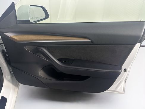 Used 2023 Tesla Model 3 Standard Range image 32