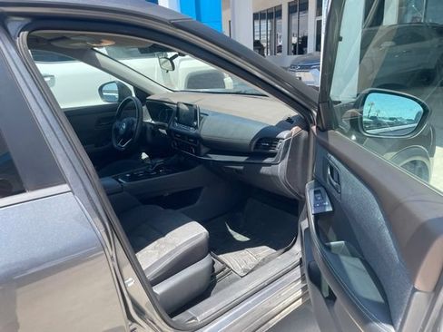 Used 2021 Nissan Rogue S FWD image 12