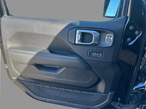 Used 2022 Jeep Wrangler Unlimited Sahara AWD/4WD image 37