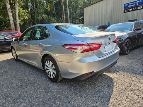 Used 2018 Toyota Camry LE image 5