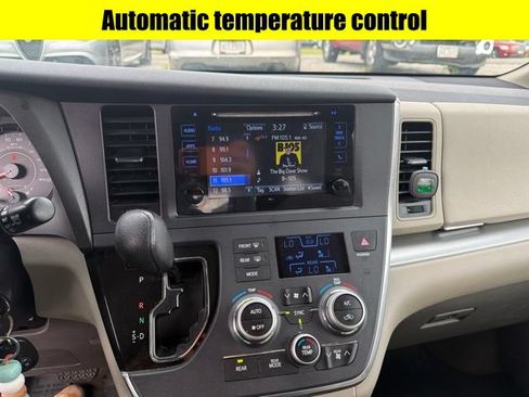 Used 2017 Toyota Sienna LE AWD/4WD image 11