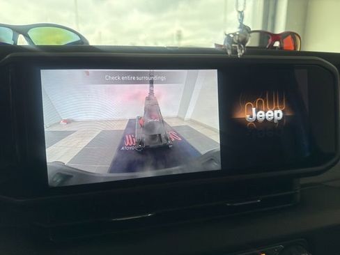 Used 2025 Jeep Gladiator Sport AWD/4WD image 25