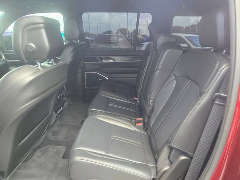Used 2024 Jeep Wagoneer 4WD w/ Premium Group I image 9