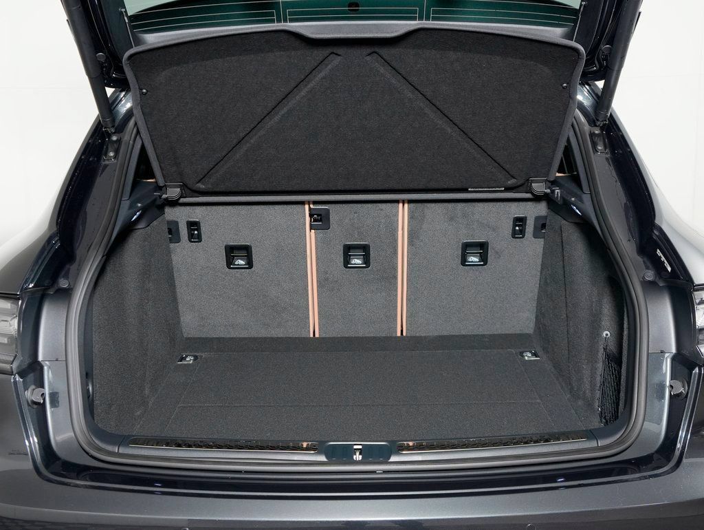 Certified 2026 Porsche Macan AWD/4WD image 12