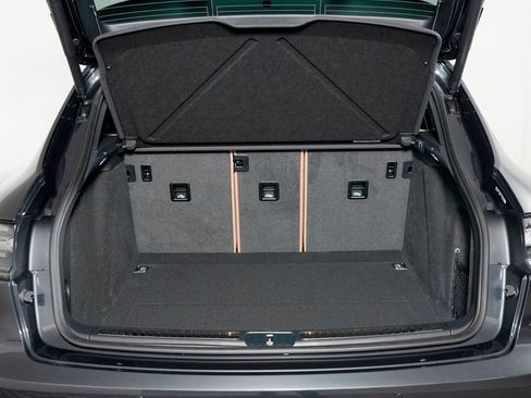 Certified 2026 Porsche Macan AWD/4WD image 12