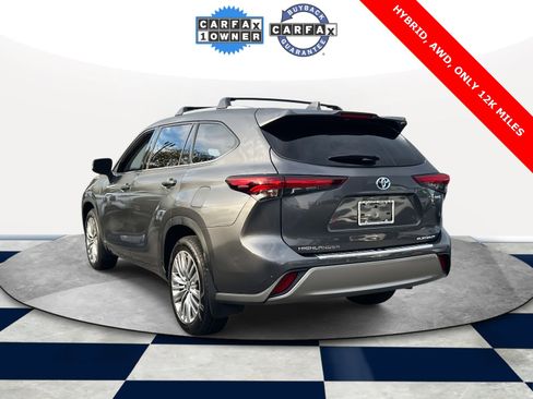 Used 2024 Toyota Highlander Platinum image 4