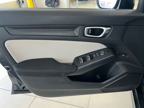 Used 2023 Honda Civic LX image 3