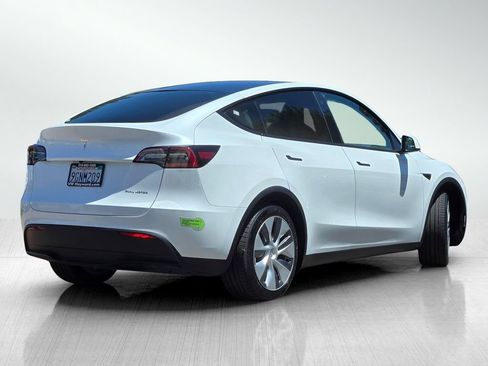 Used 2023 Tesla Model Y Long Range AWD/4WD image 5