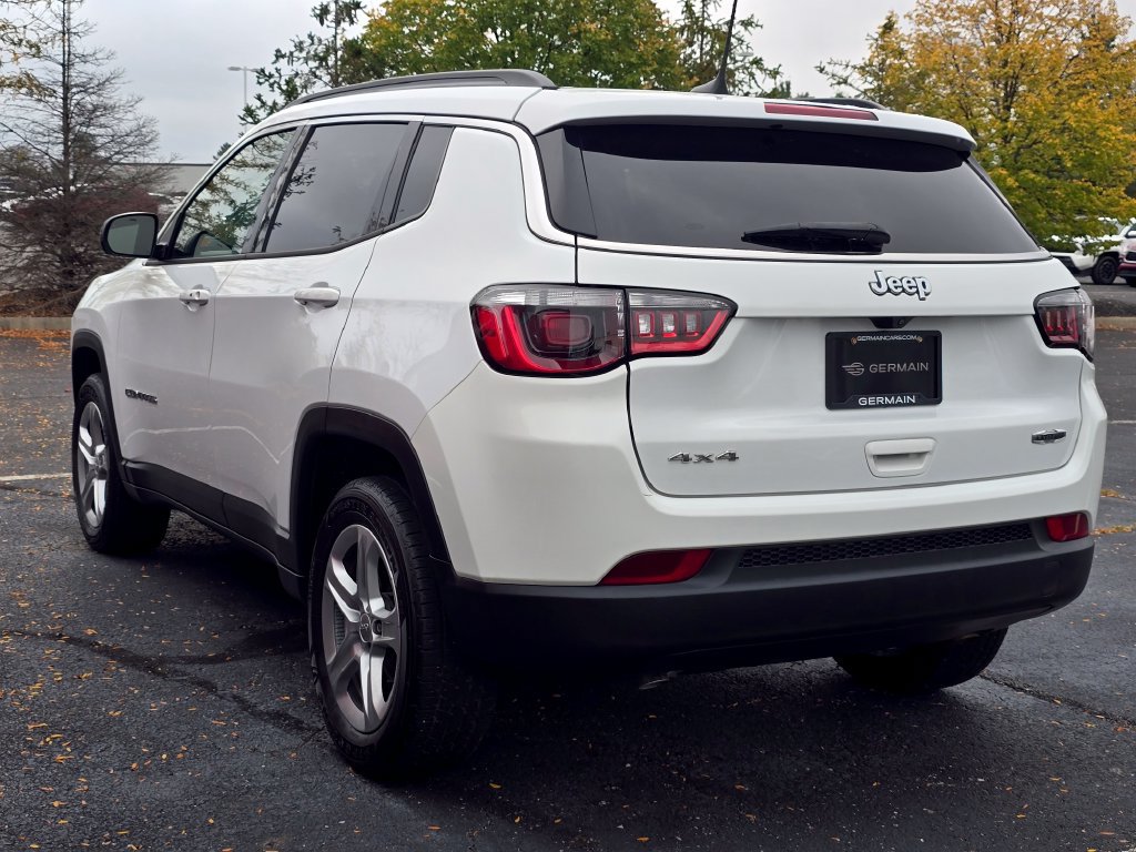 Used 2023 Jeep Compass Latitude w/ Sun and Sound Group AWD/4WD image 5