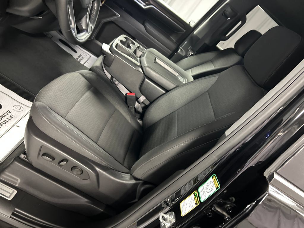 Used 2025 Chevrolet Silverado 1500 LT AWD/4WD image 12