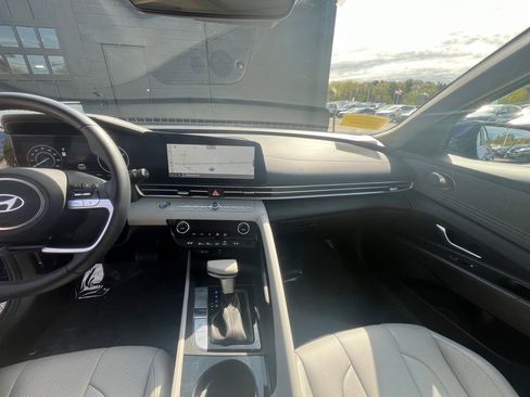 Used 2025 Hyundai Elantra Limited FWD image 33