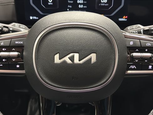 Used 2025 Kia Carnival SX Prestige FWD image 16