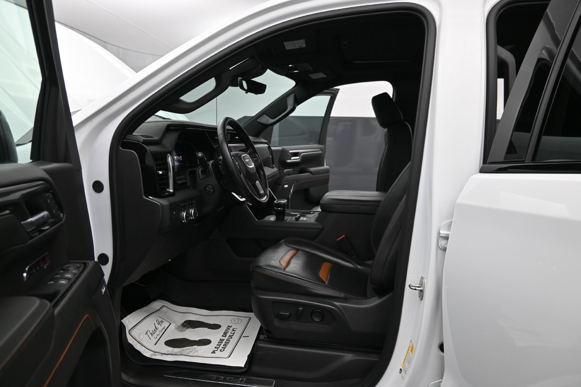 Used 2024 GMC Sierra 1500 AT4 w/ Technology Package AWD/4WD image 16