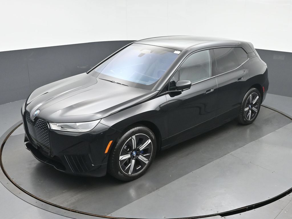 Used 2024 BMW iX xDrive50 w/ Premium Package AWD/4WD image 33