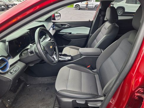 Certified 2025 Chevrolet Trax LT w/ Driver Confidence Package FWD image 22