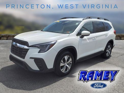 Used 2024 Subaru Ascent Premium w/ Convenience Package image 1