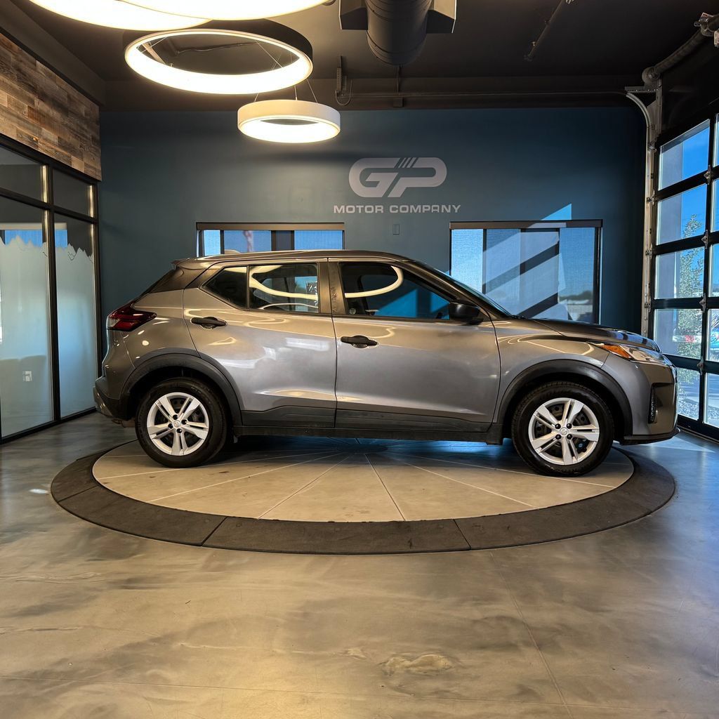 Used 2021 Nissan Kicks S FWD image 2