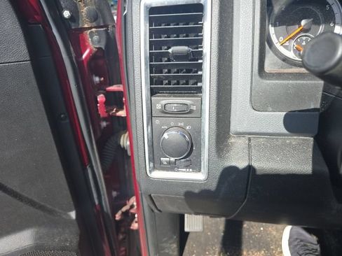 Used 2019 RAM 1500 Classic SLT RWD image 15