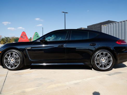 Used 2016 Porsche Panamera S image 8