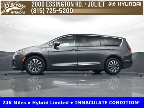 Used 2022 Chrysler Pacifica Limited image 29