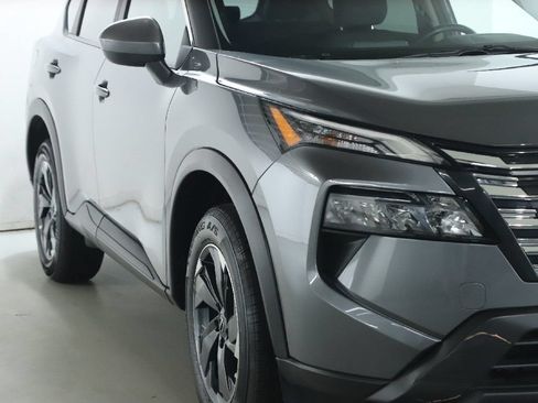 Certified 2025 Nissan Rogue SV FWD image 8