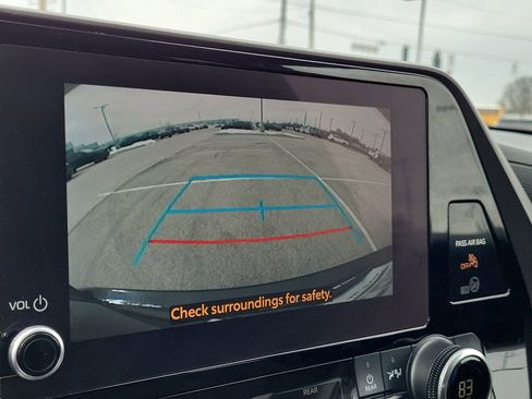 Used 2023 Toyota Highlander LE image 27