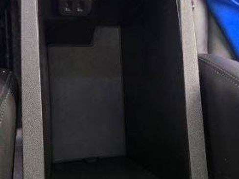 Used 2018 Chevrolet Equinox Premier FWD image 28