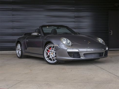 Used 2010 Porsche 911 Cabriolet image 9