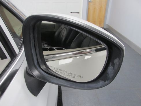 Used 2023 Chrysler Pacifica Touring-L FWD image 16