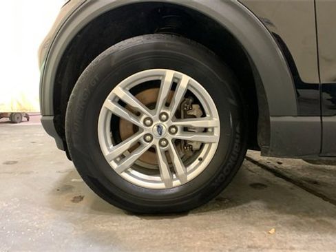 Used 2022 Ford Explorer XLT image 45