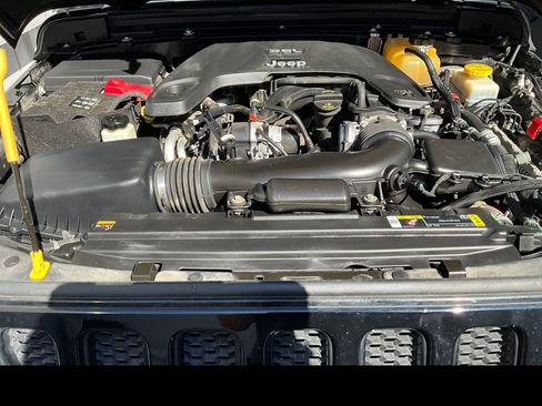 Used 2021 Jeep Wrangler Unlimited Sahara AWD/4WD image 18